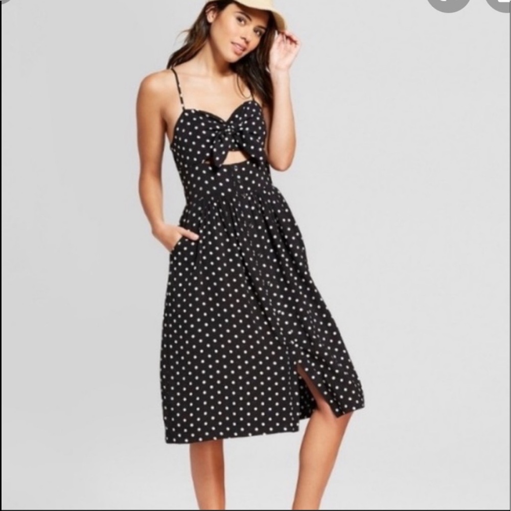 Polka dot dress with peekaboo keyhole cutout